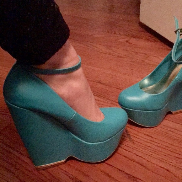 Teal 6" wedge heals never worn size 5.5 - Picture 4 of 4